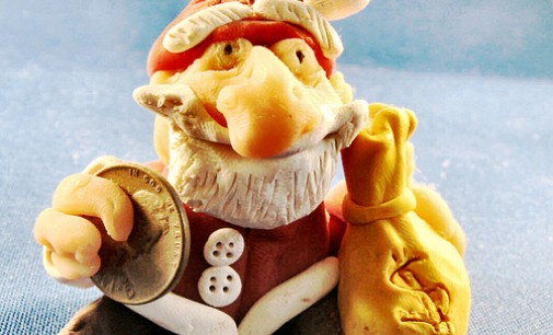 How to Save Money on Christmas Gifts without Offending Anyone?
