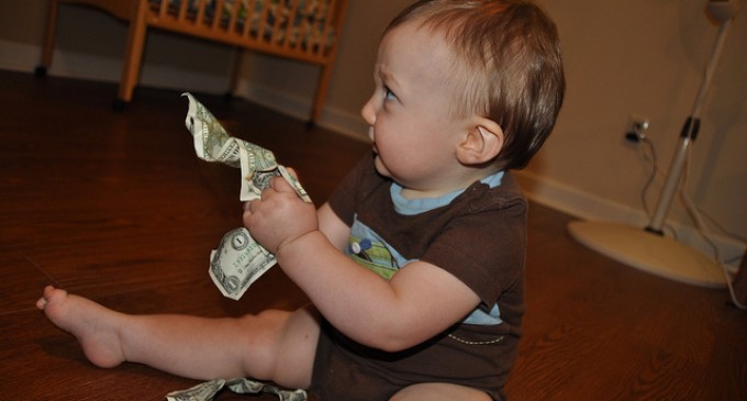 10 Easy Frugal Lessons to Teach Your Kids